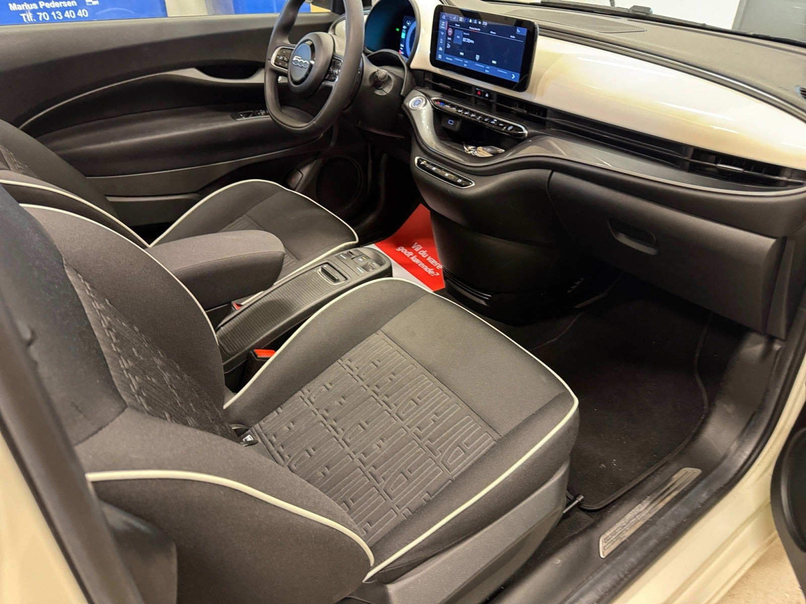 Hvid Fiat 500e fra 2023