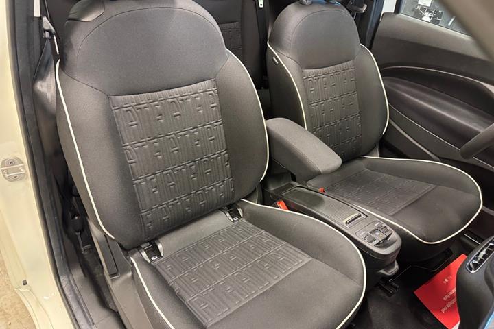 Hvid Fiat 500e fra 2023