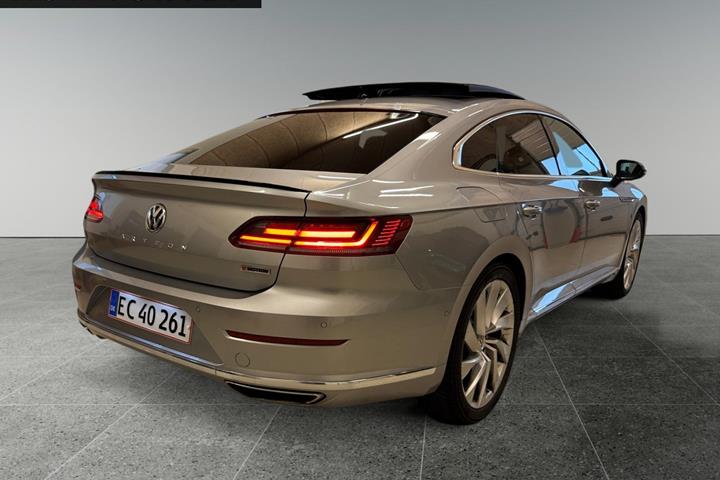 Sølv VW Arteon fra 2018