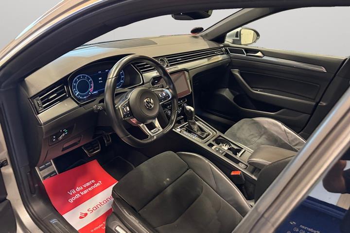 Sølv VW Arteon fra 2018