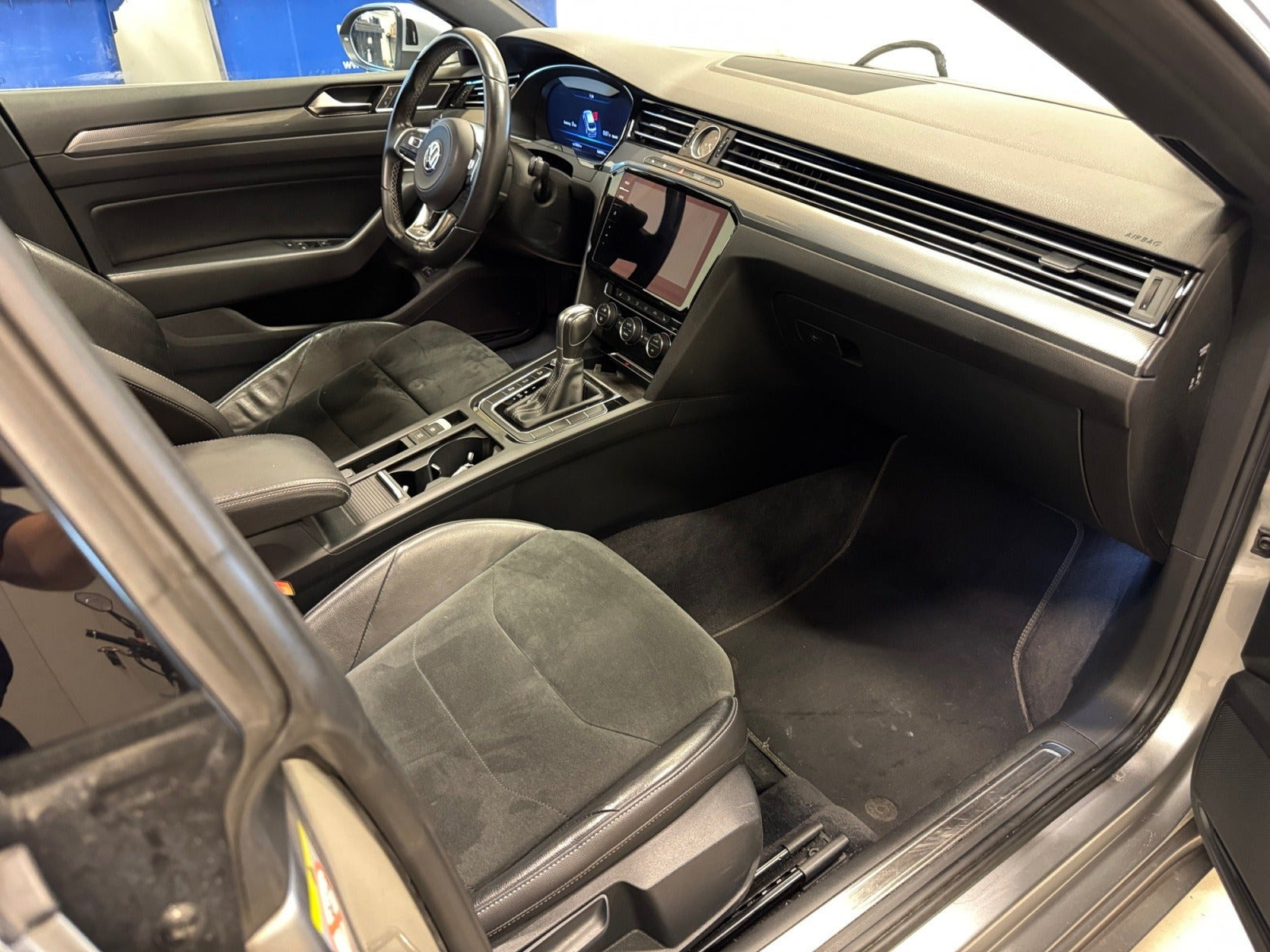 Sølv VW Arteon fra 2018