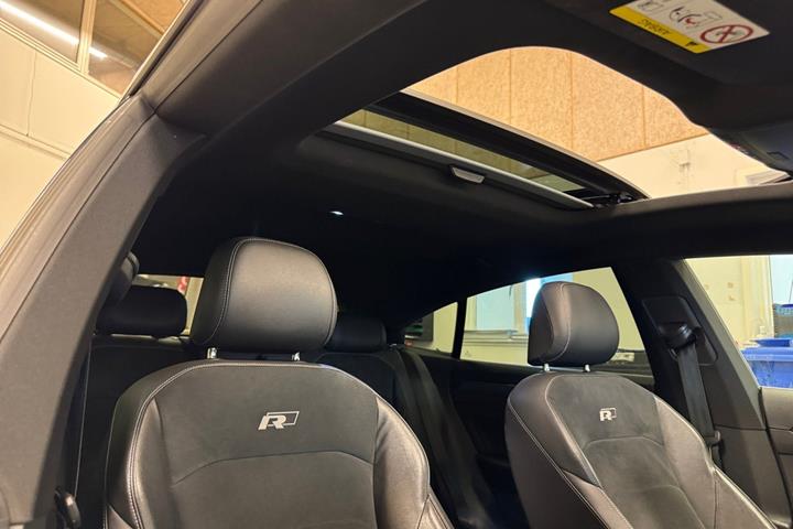 Sølv VW Arteon fra 2018