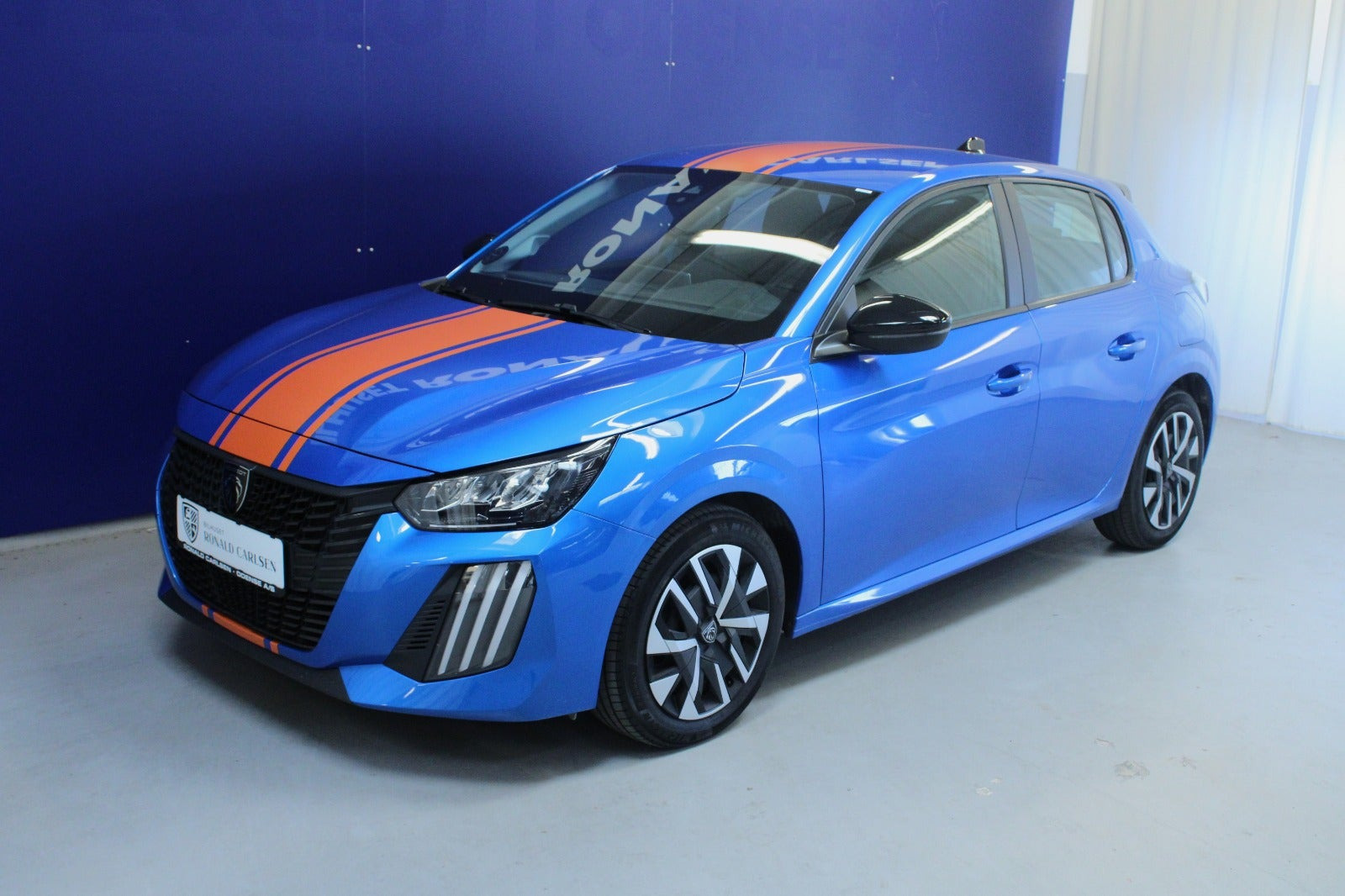 Blå Peugeot 208 fra 2024