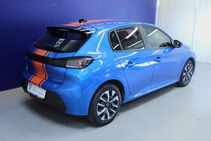 Blå Peugeot 208 fra 2024
