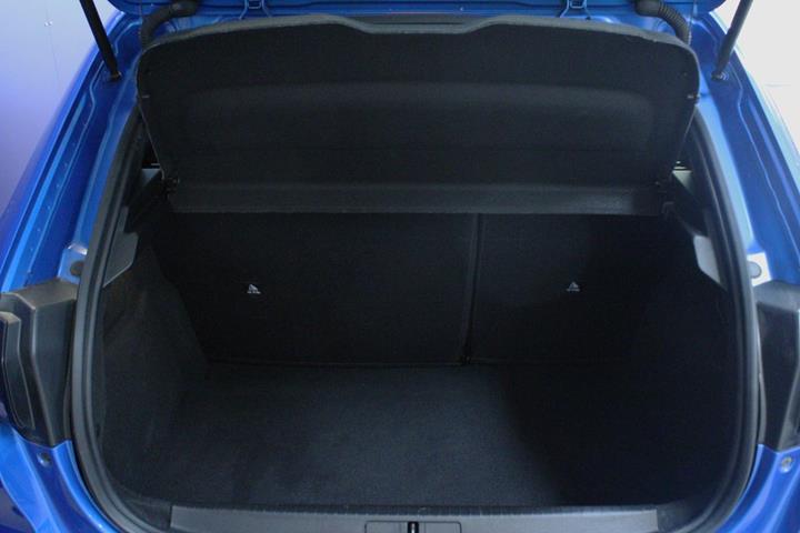 Blå Peugeot 208 fra 2024