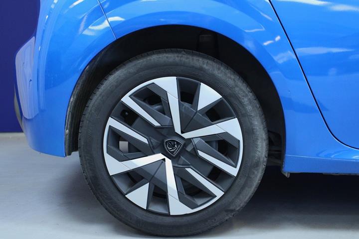 Blå Peugeot 208 fra 2024