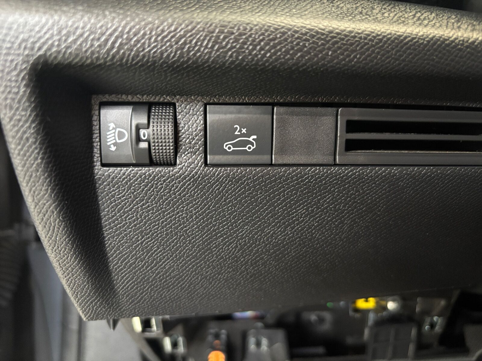 Grå Citroën ë-C4 X fra 2025