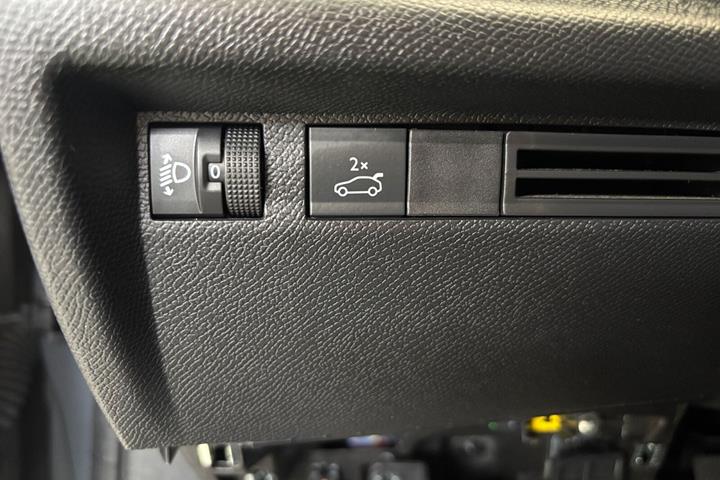 Grå Citroën ë-C4 X fra 2025