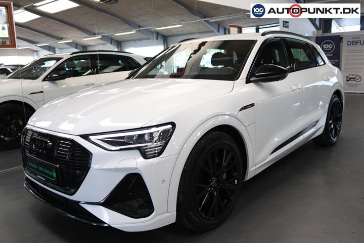 Hvid Audi e-tron fra 2023 set udefra