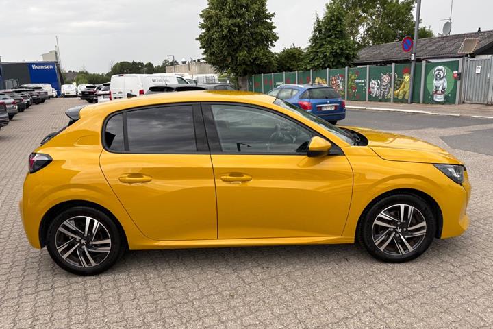 Gul Peugeot 208 fra 2021