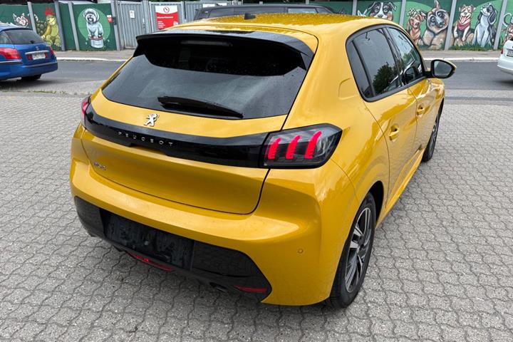 Gul Peugeot 208 fra 2021