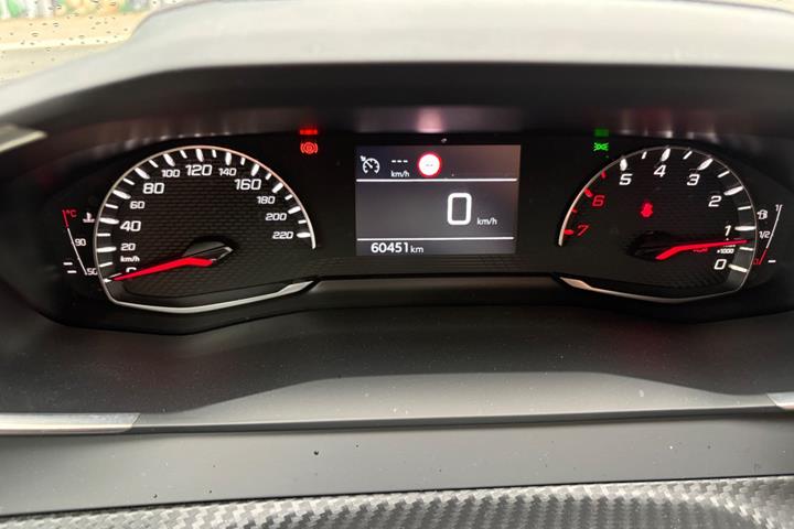 Gul Peugeot 208 fra 2021