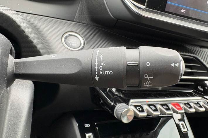Gul Peugeot 208 fra 2021