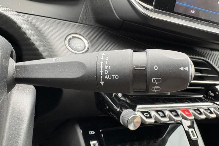 Gul Peugeot 208 fra 2021
