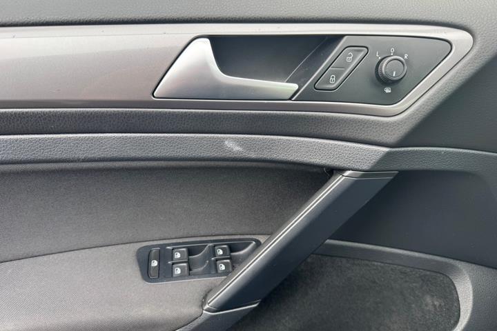 Sort VW Golf VII fra 2017
