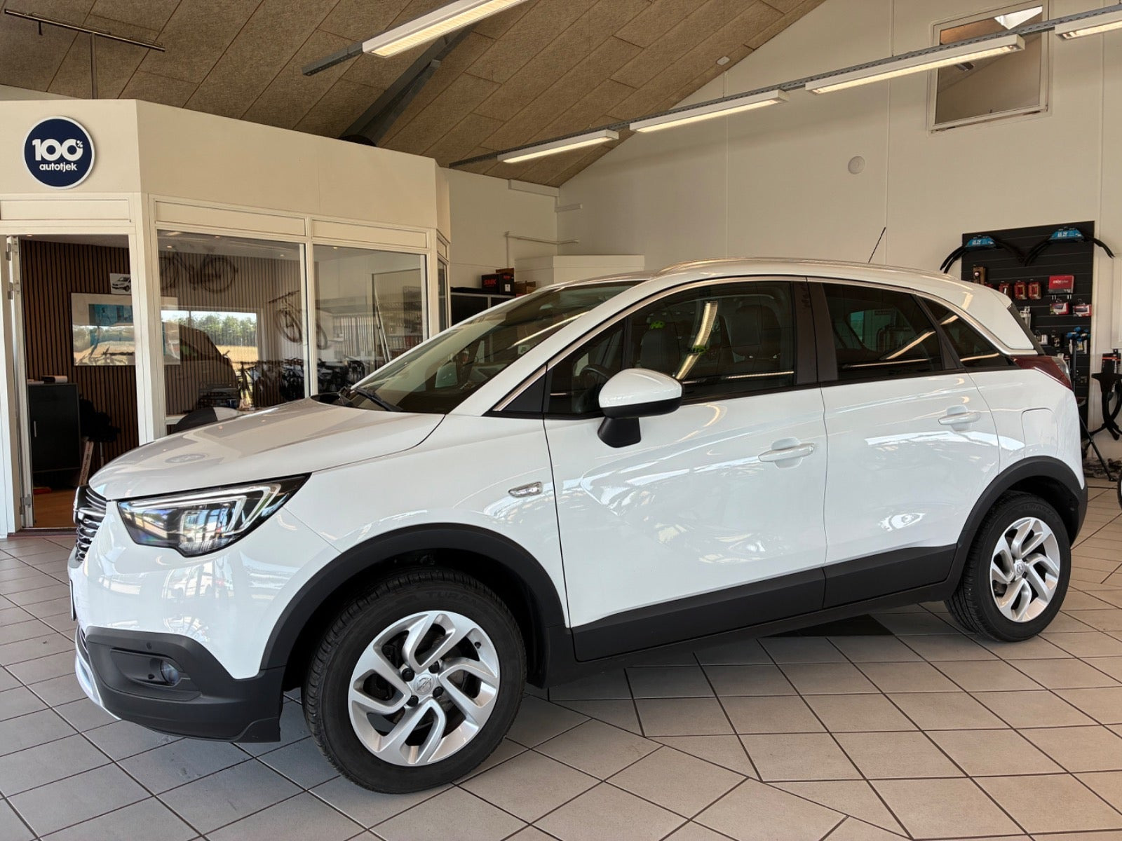 Hvid Opel Crossland X fra 2020