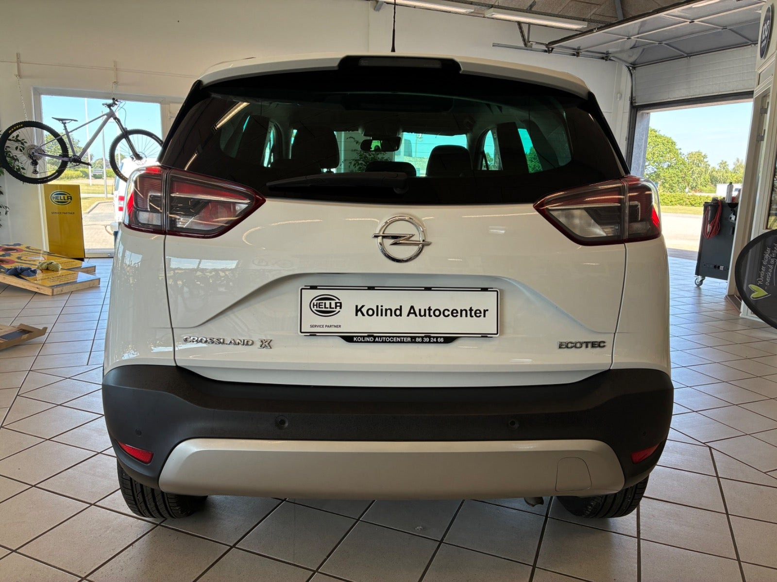 Hvid Opel Crossland X fra 2020