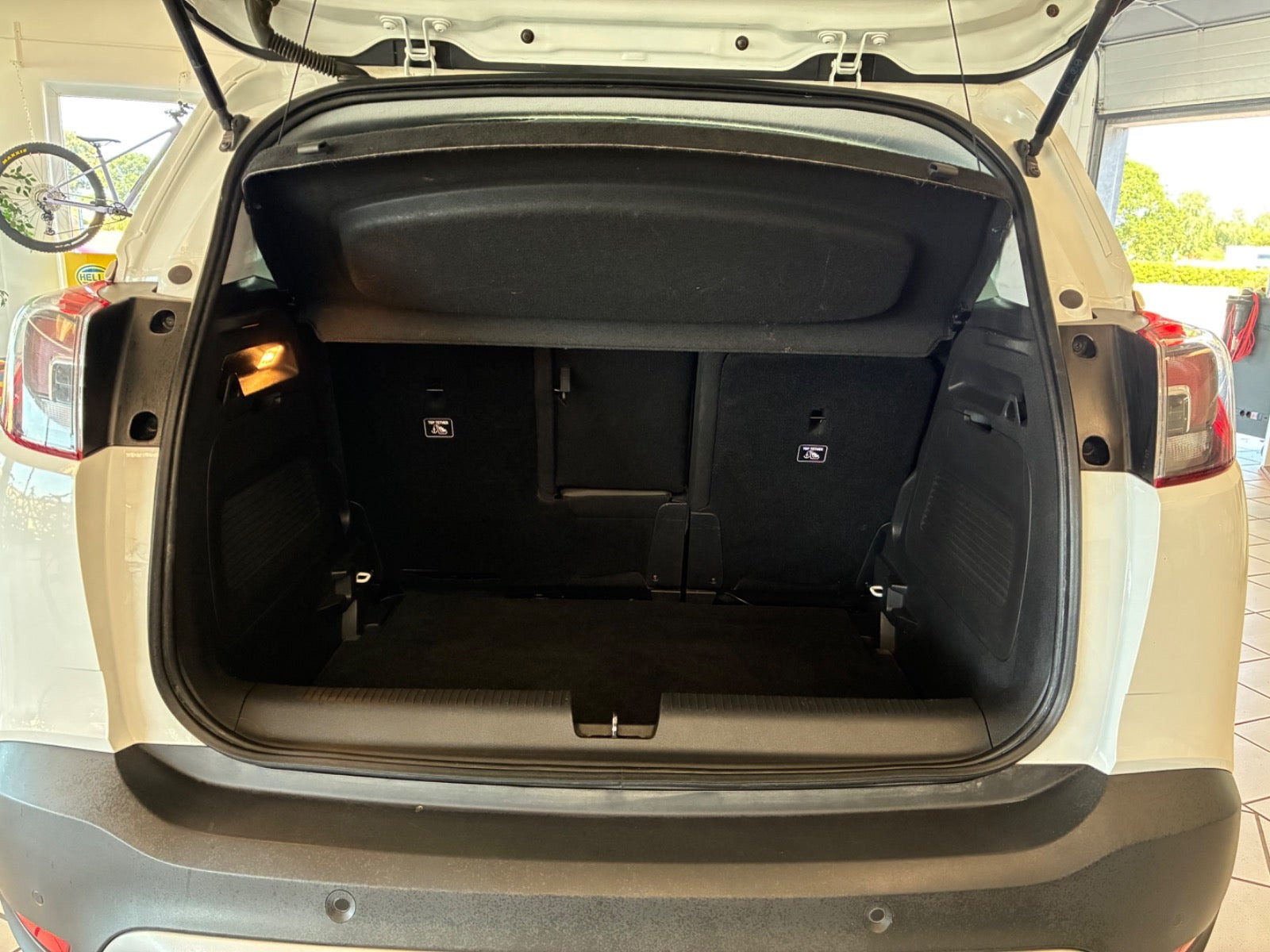 Hvid Opel Crossland X fra 2020