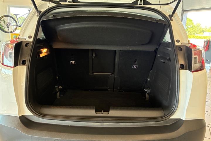 Hvid Opel Crossland X fra 2020