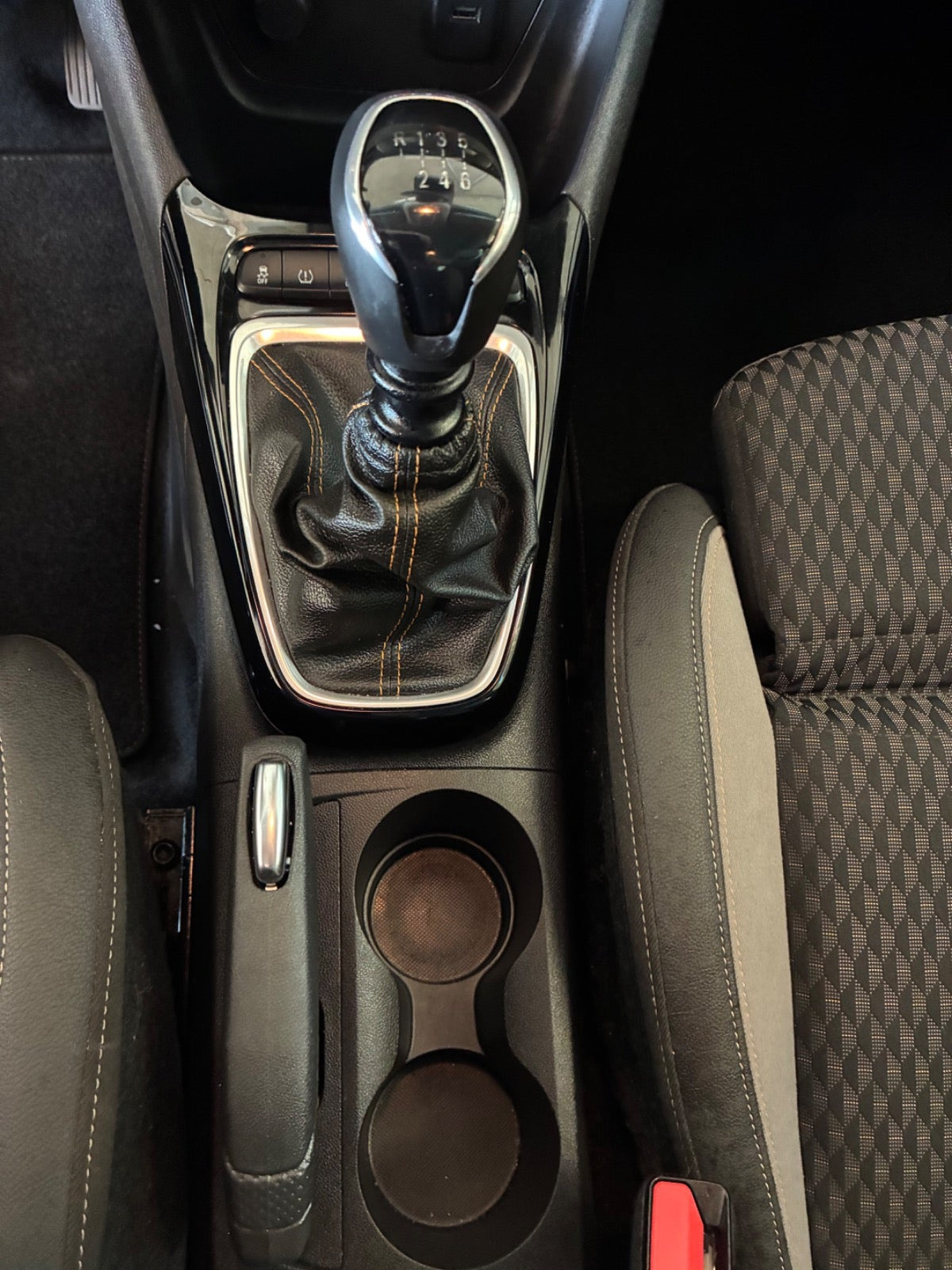 Hvid Opel Crossland X fra 2020