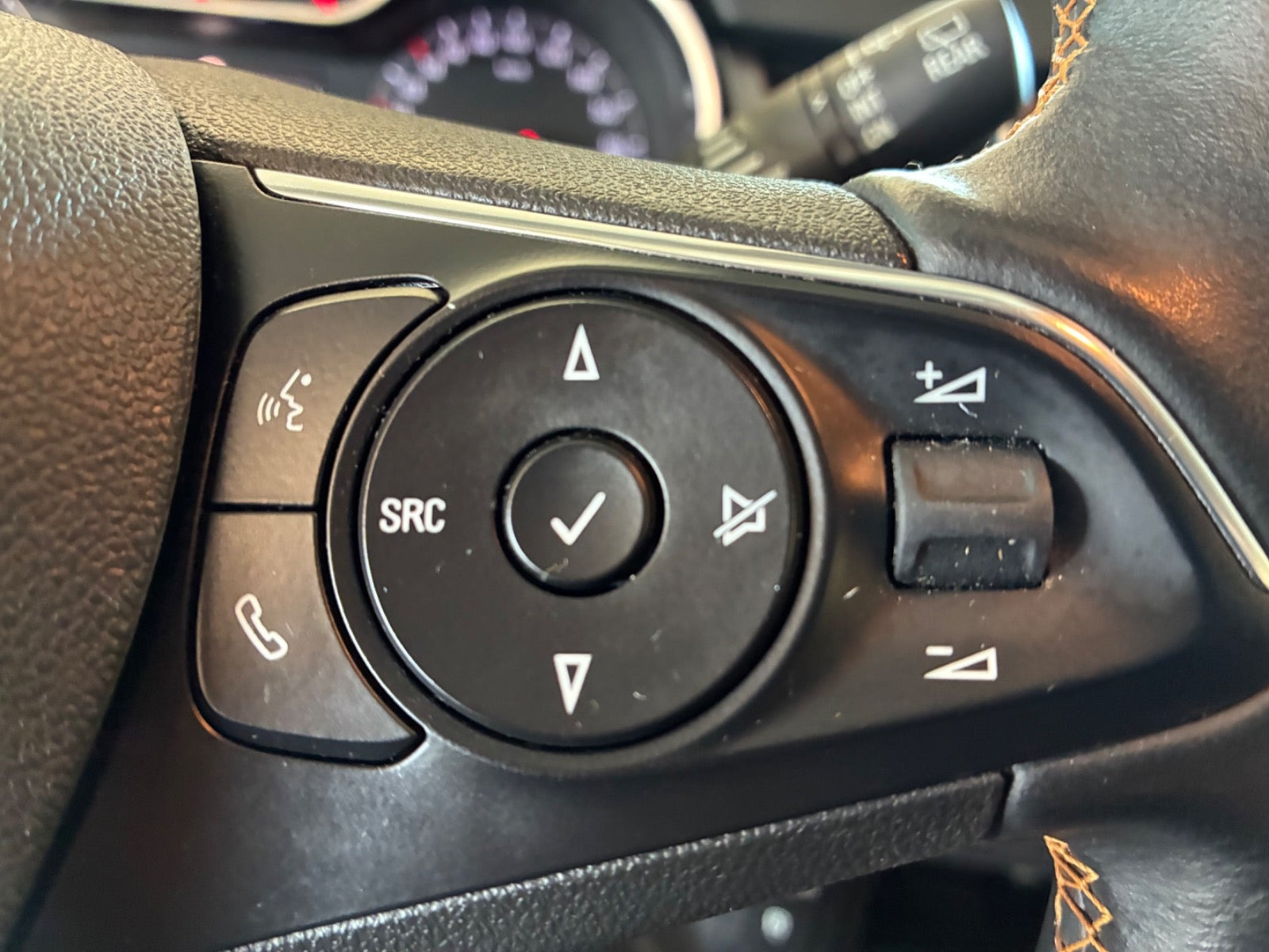 Hvid Opel Crossland X fra 2020