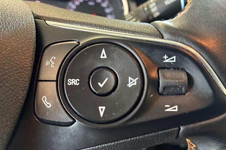 Hvid Opel Crossland X fra 2020