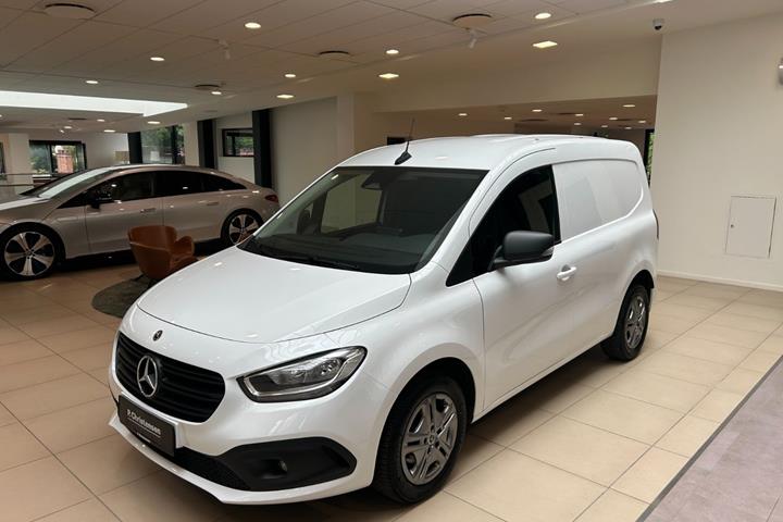 Hvid Mercedes Citan 110 fra 2024 set udefra