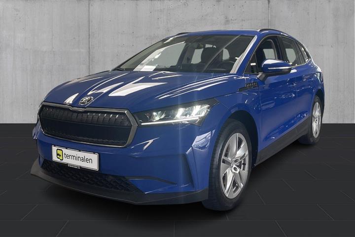 Blå Skoda Enyaq fra 2023 set udefra