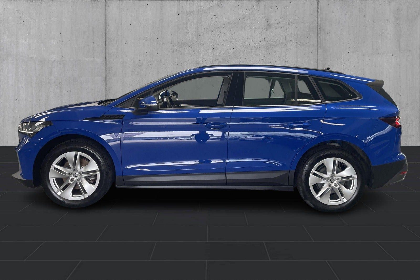 Blå Skoda Enyaq fra 2023