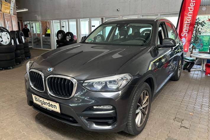 Grå BMW X3 fra 2018