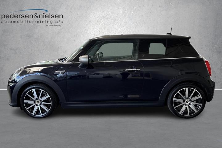 Blå Mini Cooper fra 2023