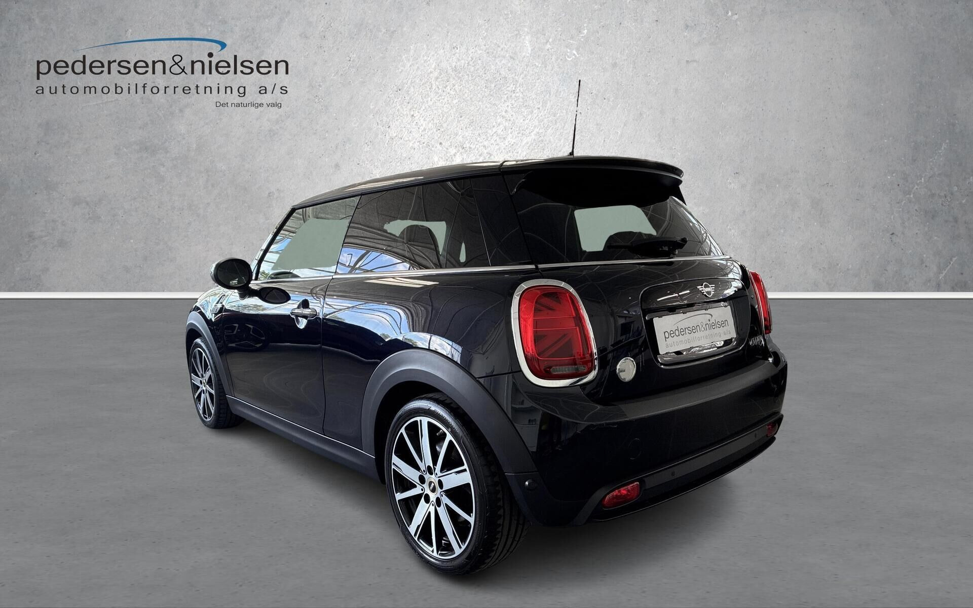 Blå Mini Cooper fra 2023