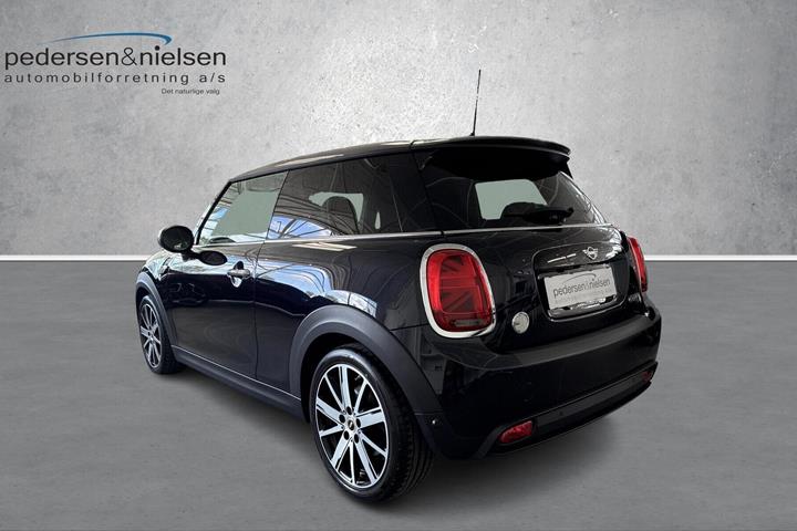 Blå Mini Cooper fra 2023