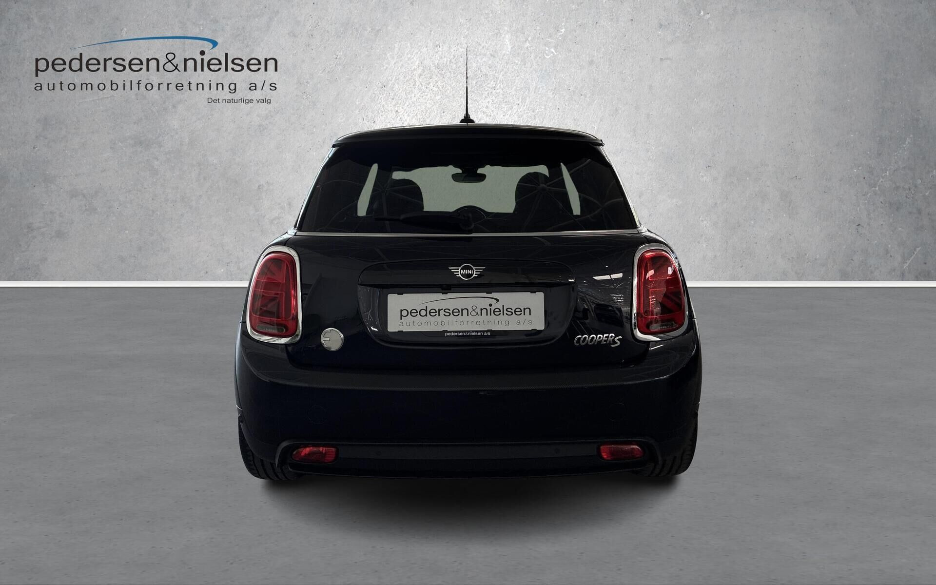 Blå Mini Cooper fra 2023