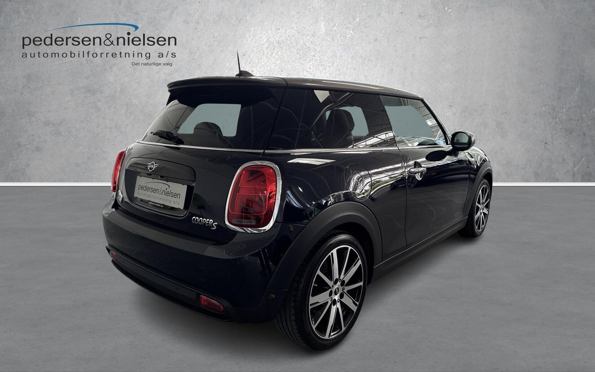 Blå Mini Cooper fra 2023
