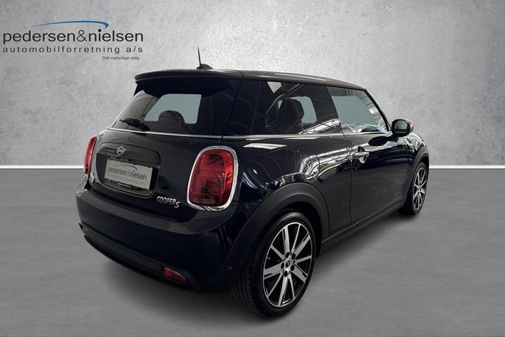 Blå Mini Cooper fra 2023