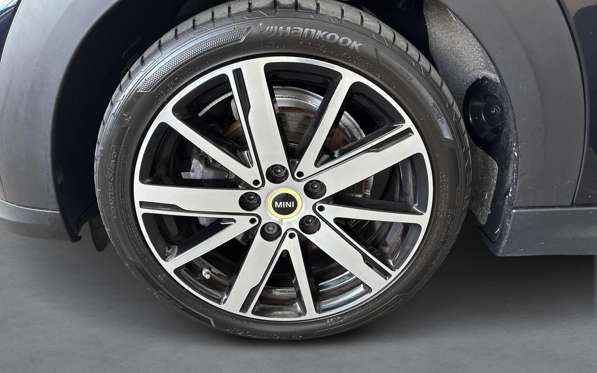 Blå Mini Cooper fra 2023
