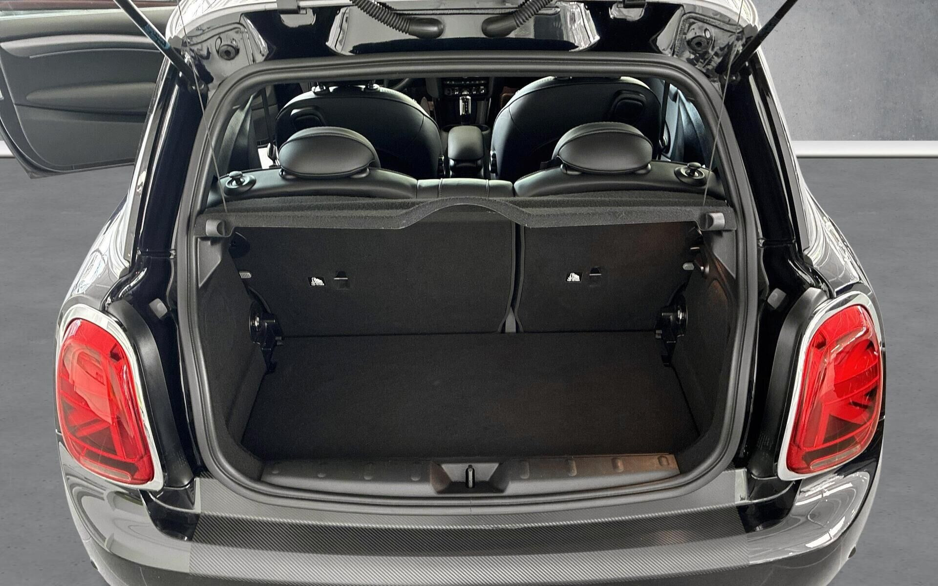 Blå Mini Cooper fra 2023