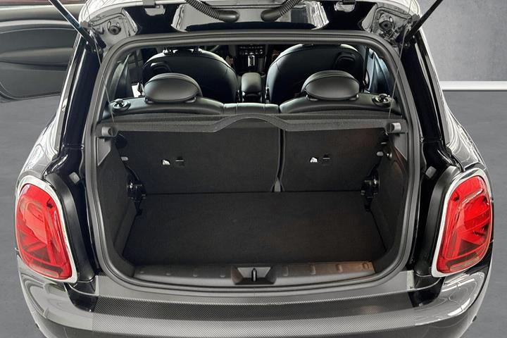 Blå Mini Cooper fra 2023