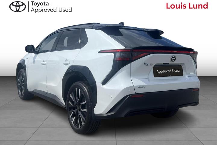 Hvid Toyota BZ4X fra 2026