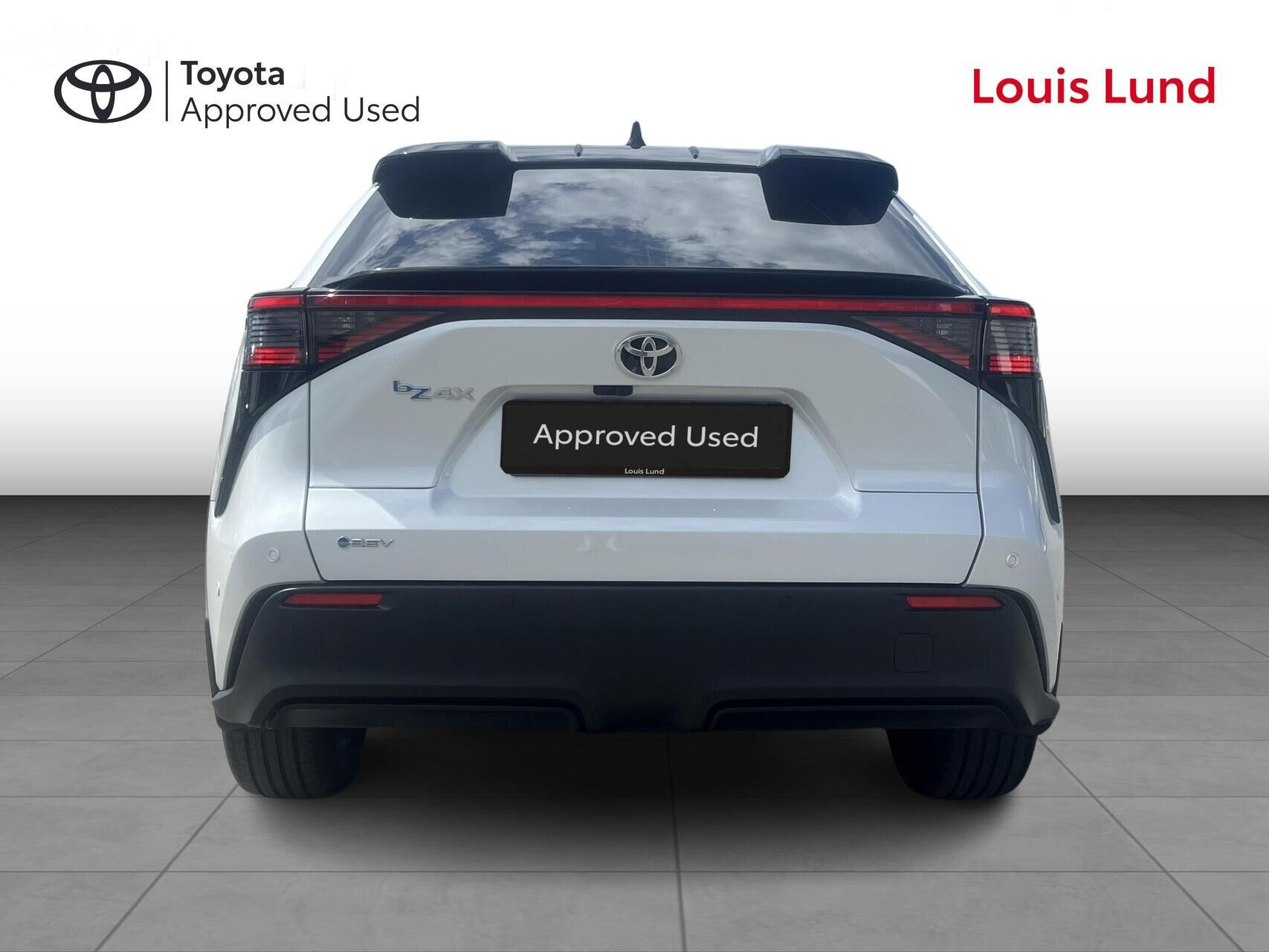 Hvid Toyota BZ4X fra 2026