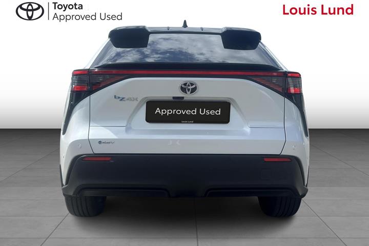 Hvid Toyota BZ4X fra 2026