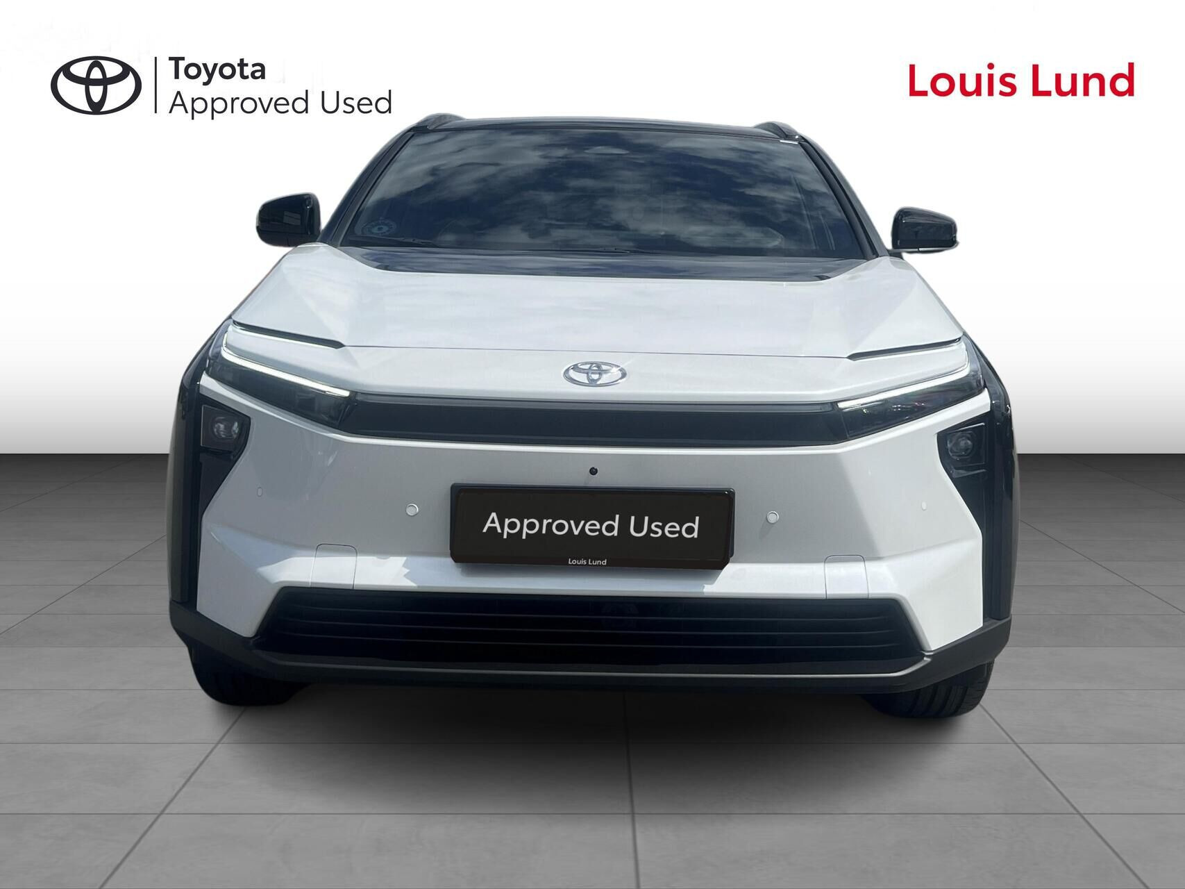 Hvid Toyota BZ4X fra 2026