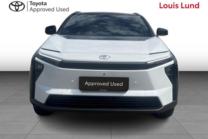 Hvid Toyota BZ4X fra 2026