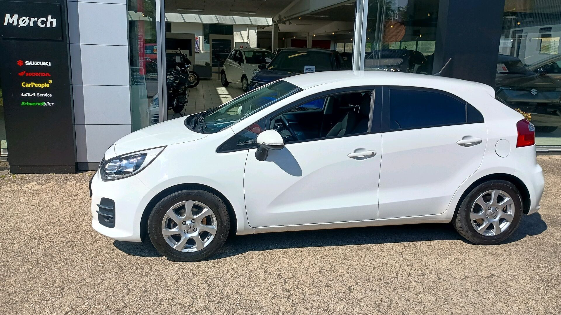 Hvid Kia Rio fra 2015