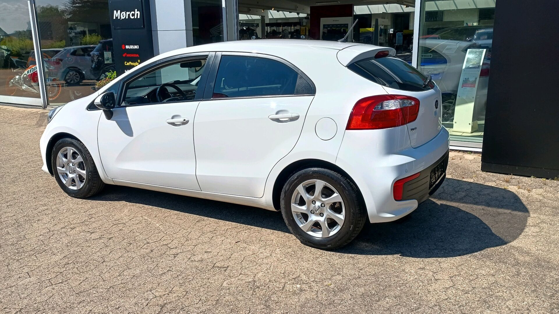 Hvid Kia Rio fra 2015