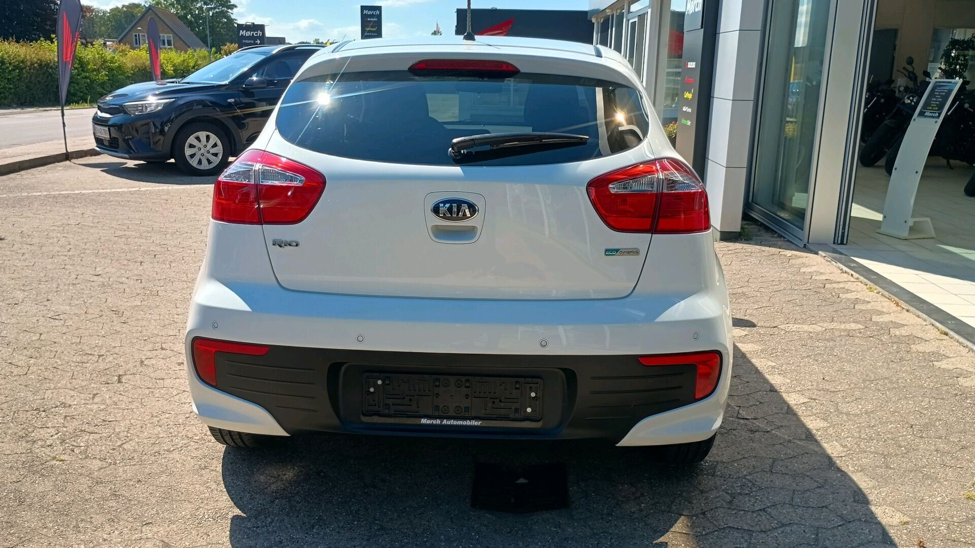Hvid Kia Rio fra 2015