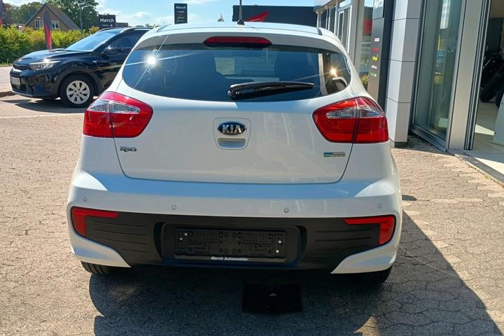 Hvid Kia Rio fra 2015