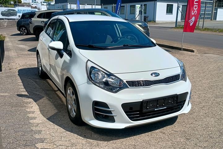 Hvid Kia Rio fra 2015