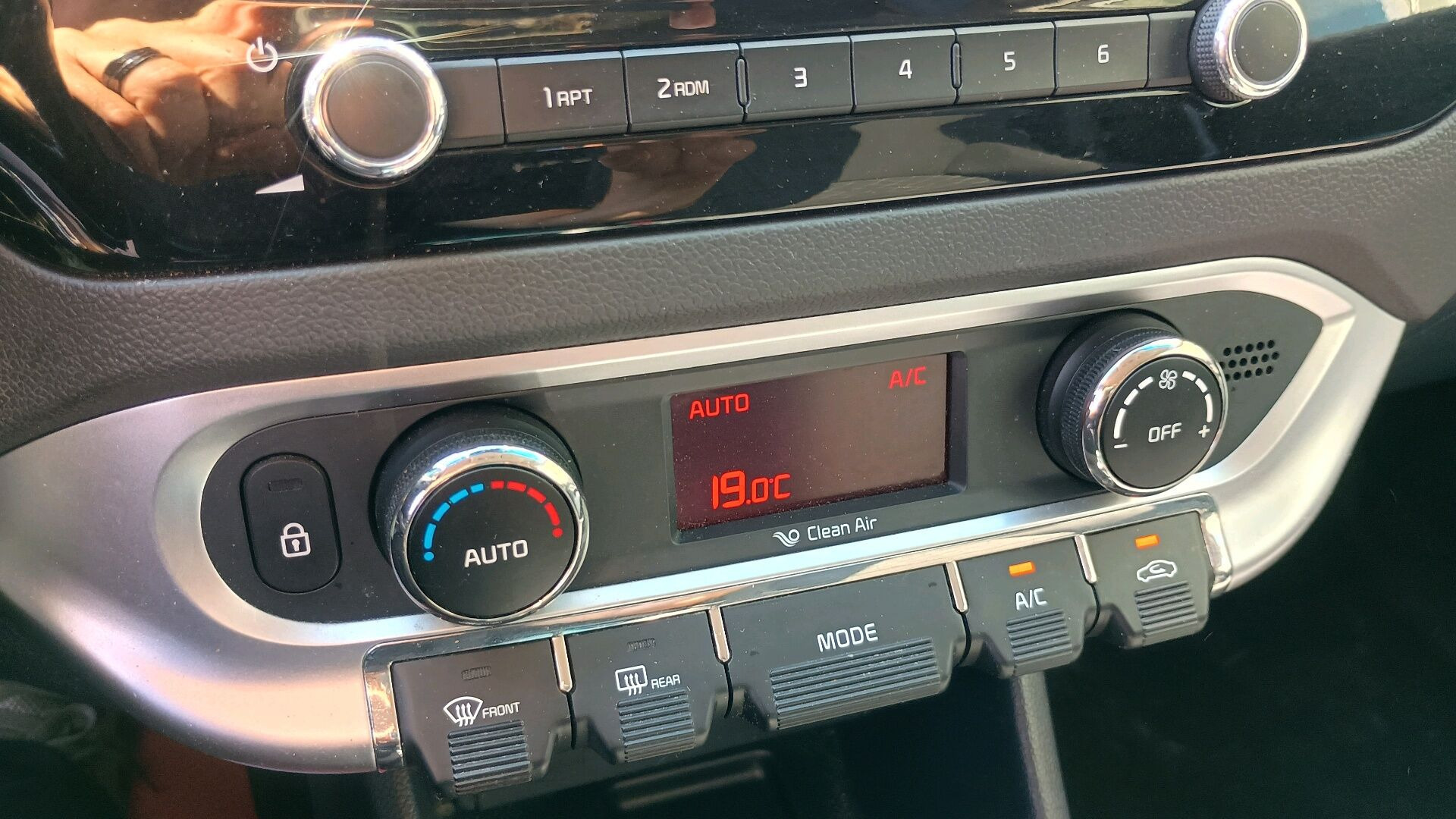 Hvid Kia Rio fra 2015